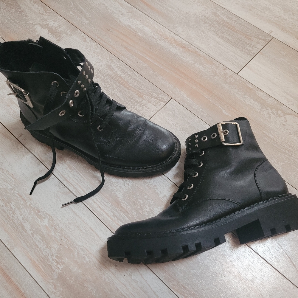 Vía libera black leather women's boots size 9